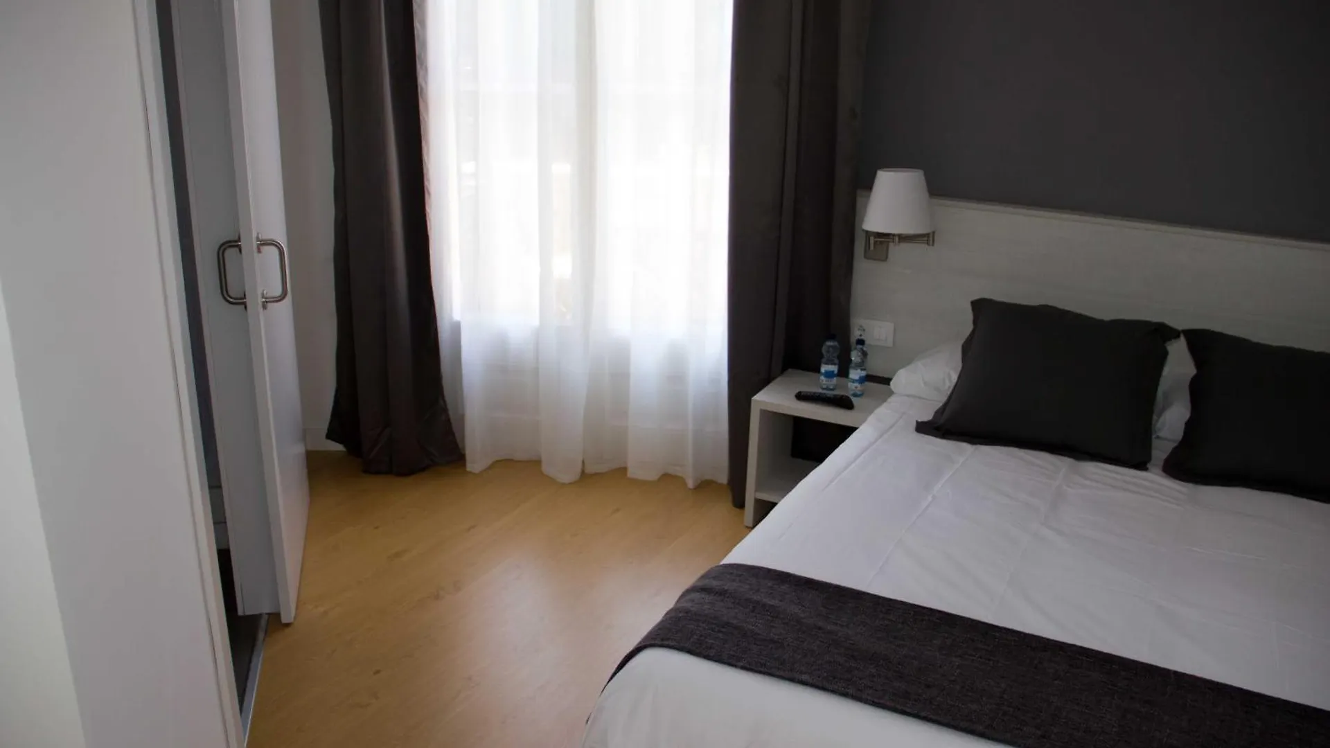 ** Guest house Hostalin Barcelona Diputacion Spain