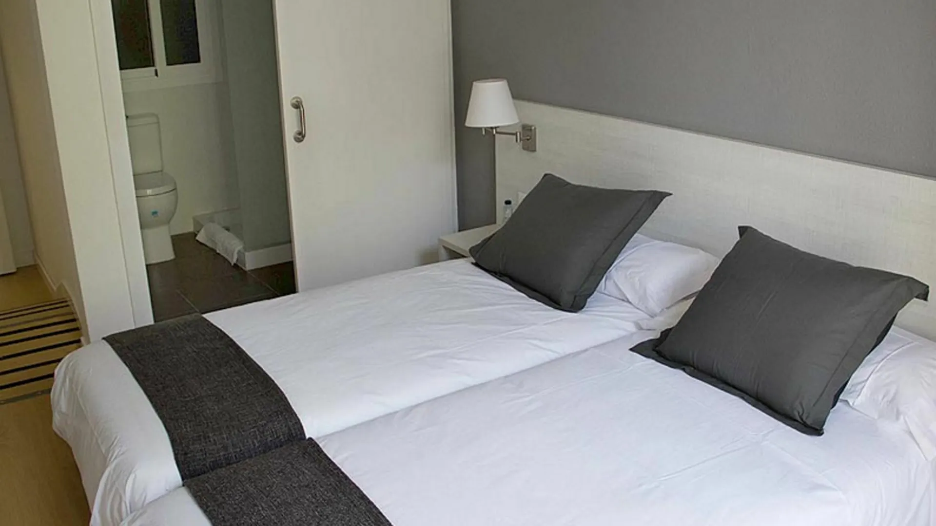 Guest house Hostalin Barcelona Diputacion